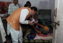 खटीमा में संवेदनशील दिखे मुख्यमंत्री धामी, शोक संतप्त परिवारों से मिलकर जताई संवेदना