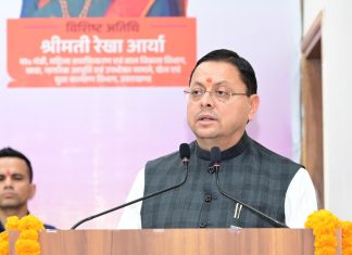 मुख्यमंत्री धामी ने कहा कि प्रधानमंत्री नरेंद्र मोदी जी के नेतृत्व में देश में महिलाओं के सम्मान, सुरक्षा, सामाजिक एवं आर्थिक सशक्तीकरण के लिए अनेक महत्वपूर्ण कदम उठाए गए हैं