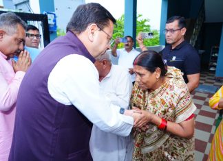 मुख्यमंत्री धामी ने कहा कि राज्य सरकार शहीदों के परिवारों के प्रति गहरी संवेदना और सम्मान का भाव रखती है तथा उनके साथ सदैव खड़ी है