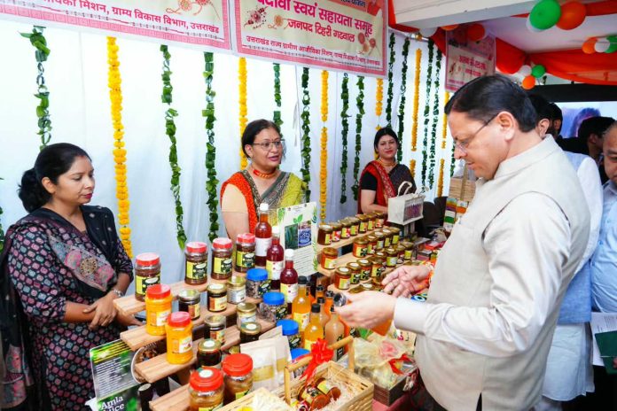 CM-inaugurates-stalls-under-Sashakt-Bahna-Utsav-Yojana.jpeg